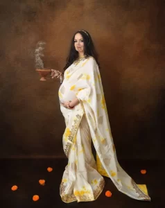 Maternity Photoshoot in saree